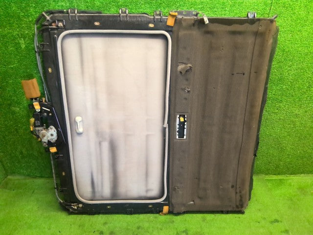 【中古】ランドクルーザー S-HDJ81V サンルーフガラス 63203-60011