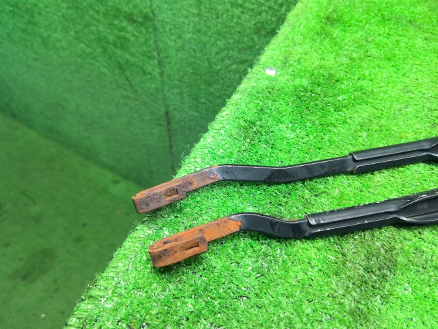 【中古】ランドクルーザー S-HDJ81V フロントワイパーアーム 85211-60011