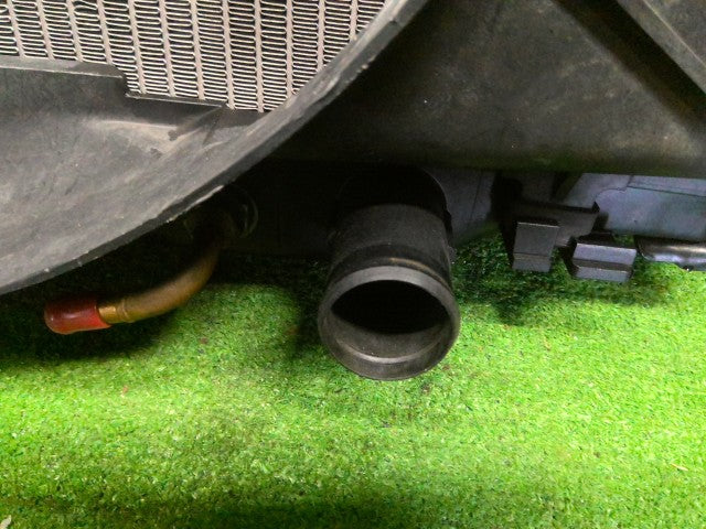 【中古】ランドクルーザー S-HDJ81V ラジエータ 16400-17060