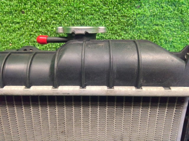 【中古】ランドクルーザー S-HDJ81V ラジエータ 16400-17060