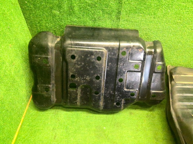 【中古】ランドクルーザー S-HDJ81V フューエルタンク 77001-69065