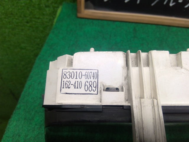 【中古】ランドクルーザー S-HDJ81V スピードメーター 83010-60740