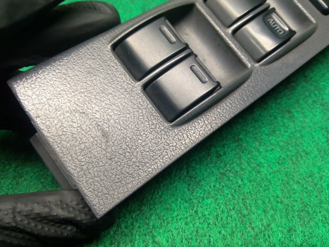 【中古】ランドクルーザー S-HDJ81V パワーウインドウスイッチ 84820-22310