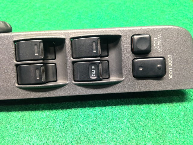 【中古】ランドクルーザー S-HDJ81V パワーウインドウスイッチ 84820-22310