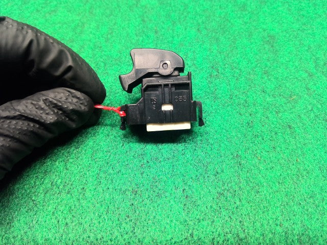 【中古】ランドクルーザー S-HDJ81V 左フロントドア パワーウインドウスイッチ