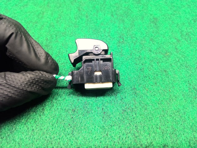 【中古】ランドクルーザー S-HDJ81V 右リアドア パワーウインドウスイッチ