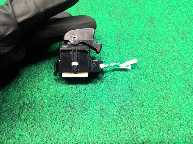 【中古】ランドクルーザー S-HDJ81V 右リアドア パワーウインドウスイッチ