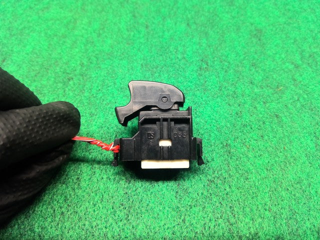 【中古】ランドクルーザー S-HDJ81V 左リアドア用 パワーウインドウスイッチ