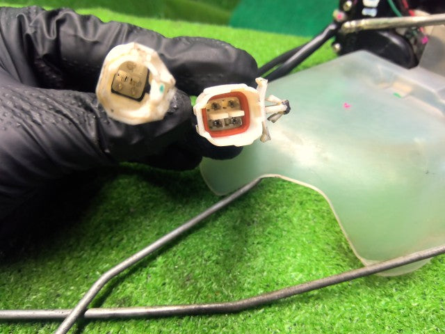 【中古】ランドクルーザー S-HDJ81V 右フロントドアロックソレノイド 69030-60011