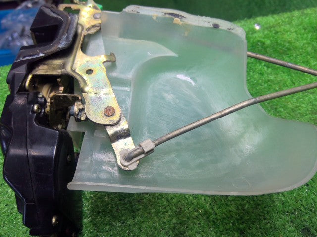 【中古】ランドクルーザー S-HDJ81V 左フロントドアロックソレノイド 69040-60011