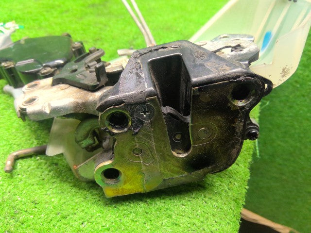 【中古】ランドクルーザー S-HDJ81V 右リアドアロックソレノイド 69330-60051