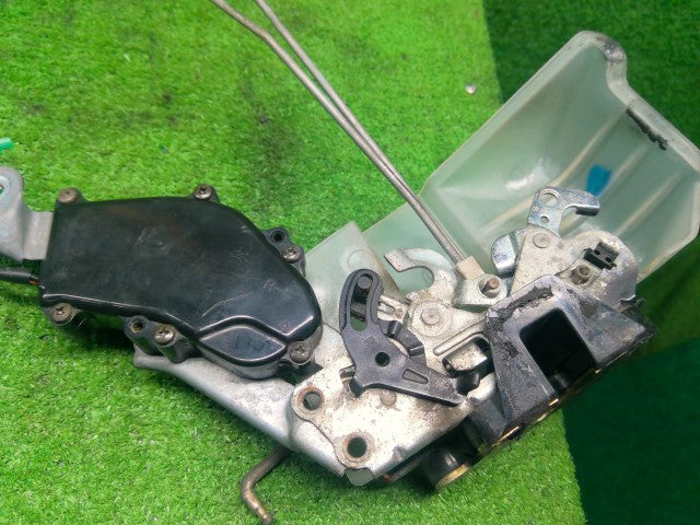 【中古】ランドクルーザー S-HDJ81V 右リアドアロックソレノイド 69330-60051