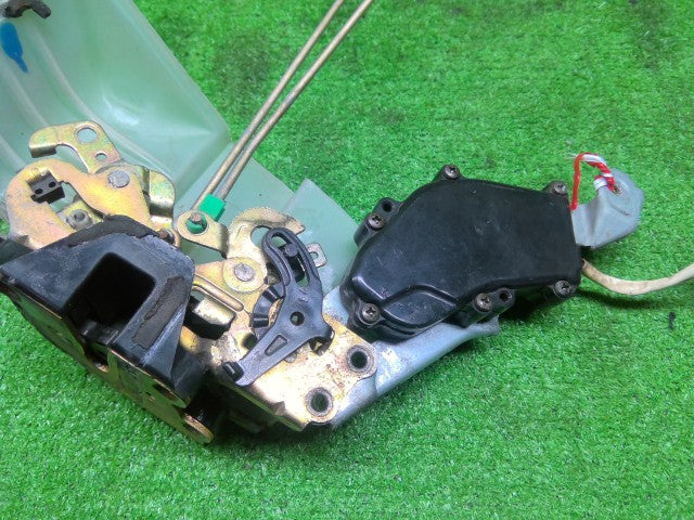 【中古】ランドクルーザー S-HDJ81V 左リアドアロックソレノイド 69340-60551
