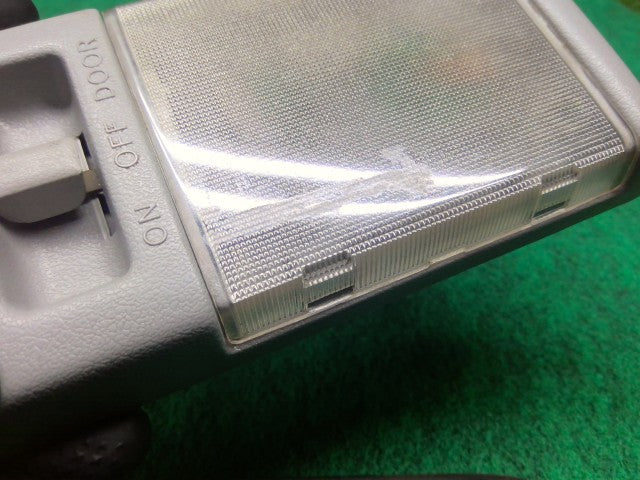 【中古】ランドクルーザー S-HDJ81V ルームランプ センター