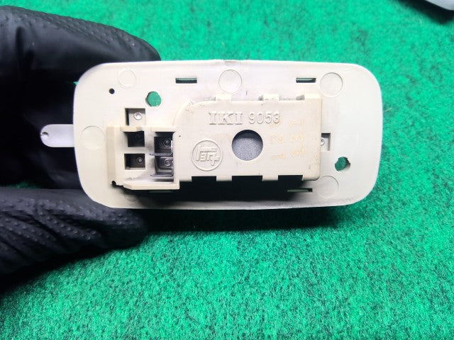 【中古】ランドクルーザー S-HDJ81V ルームランプ センター