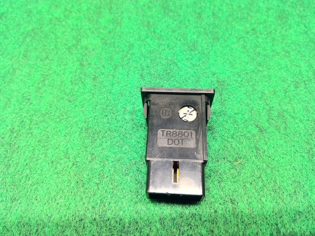 【中古】ランドクルーザー S-HDJ81V ハザードスイッチ 84332-20260