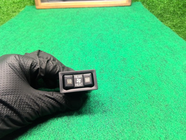 【中古】ランドクルーザー S-HDJ81V リアヒータースイッチ 84730-60030