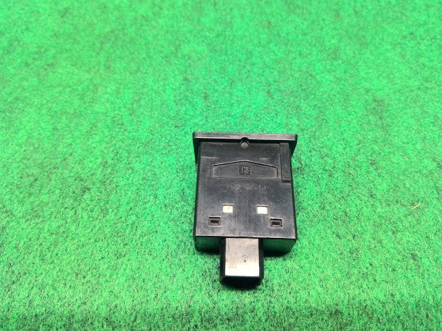【中古】ランドクルーザー S-HDJ81V リアヒータースイッチ 84730-60030