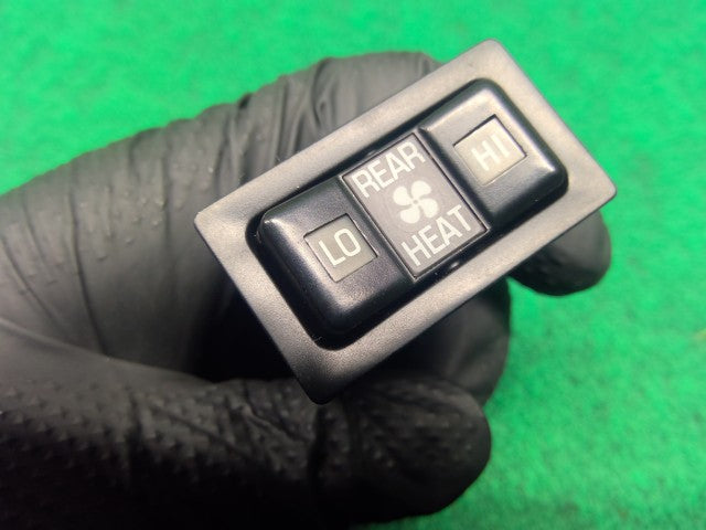【中古】ランドクルーザー S-HDJ81V リアヒータースイッチ 84730-60030