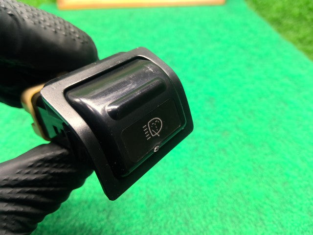 【中古】ランドクルーザー S-HDJ81V ヘッドライトライトウォッシャースイッチ 84150-60010