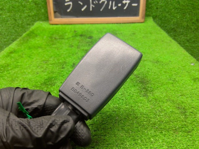 【中古】ランドクルーザー S-HDJ81V ドライバーシートベルト 受けのみ
