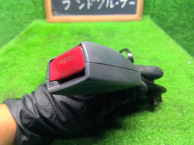 【中古】ランドクルーザー S-HDJ81V ドライバーシートベルト 受けのみ