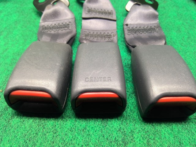 【中古】ランドクルーザー S-HDJ81V リアシートベルト 73380-60021-B0