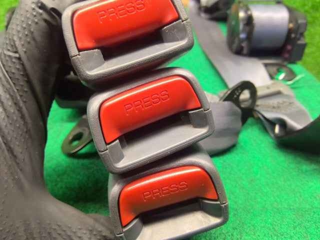 【中古】ランドクルーザー S-HDJ81V リアシートベルト 73380-60021-B0