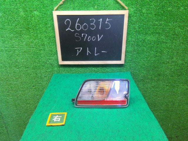 【中古】ハイゼットアトレ 3BD-S700V 右テールランプ 81551-B5120