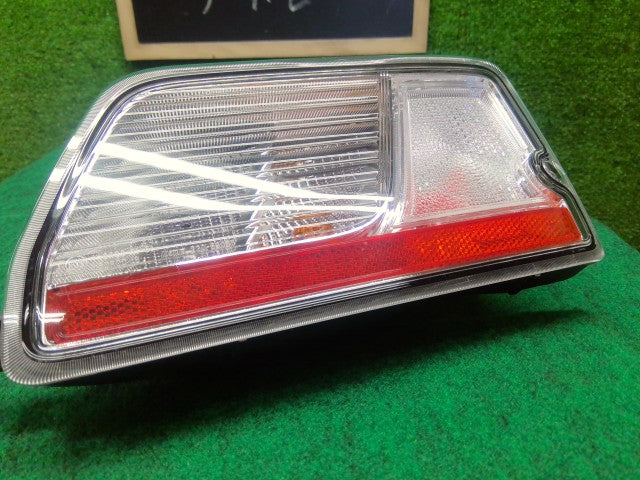 【中古】ハイゼットアトレ 3BD-S700V 右テールランプ 81551-B5120