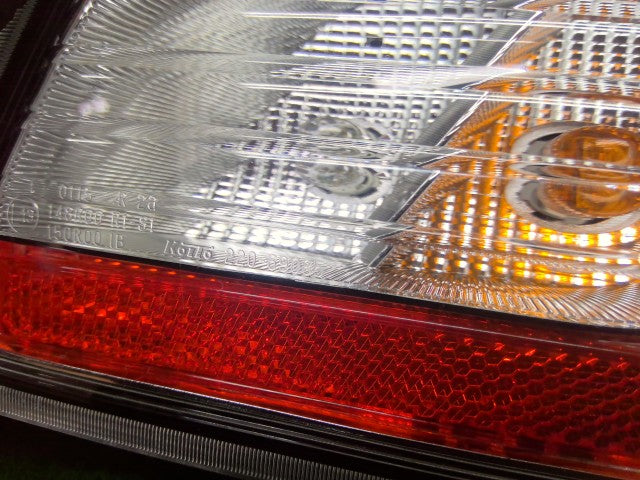 【中古】ハイゼットアトレ 3BD-S700V 右テールランプ 81551-B5120