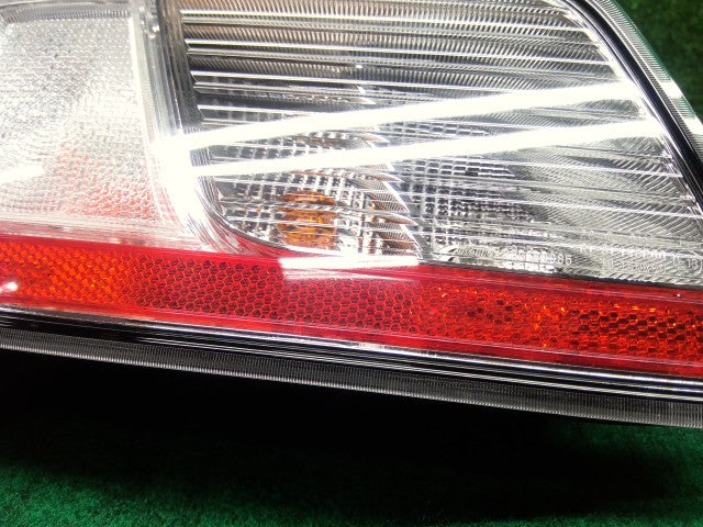 【中古】ハイゼットアトレ 3BD-S700V 左テールランプ 81561-B5120