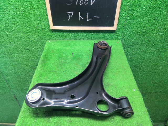 【中古】ハイゼットアトレ 3BD-S700V 左フロントロアアーム 48069-B5050