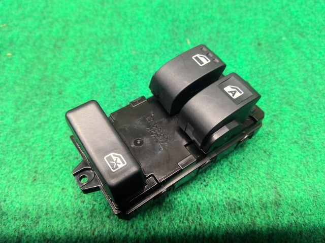 【中古】ハイゼットアトレ 3BD-S700V パワーウインドウスイッチ 84820-B5080