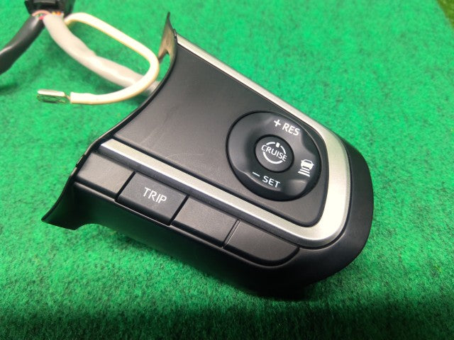 【中古】ハイゼットアトレ 3BD-S700V ステアリング スイッチ