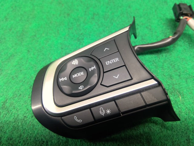 【中古】ハイゼットアトレ 3BD-S700V ステアリング スイッチ