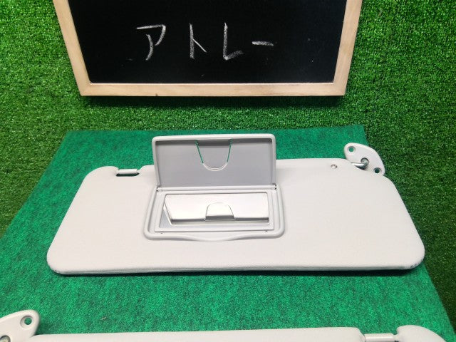 【中古】ハイゼットアトレ 3BD-S700V サンバイザー 74310-B5280-B0