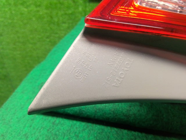 カローラアクシオ 左テールランプ DBA-NZE141 81560-12A20