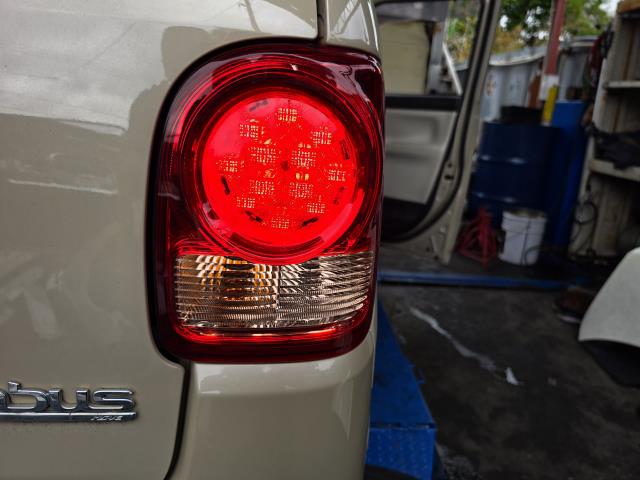 【中古】ムーヴキャンバス 5BA-LA800S 右テールランプ 右ブレーキランプ