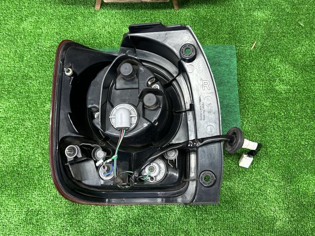 【中古】ムーヴキャンバス 5BA-LA800S 右テールランプ 右ブレーキランプ