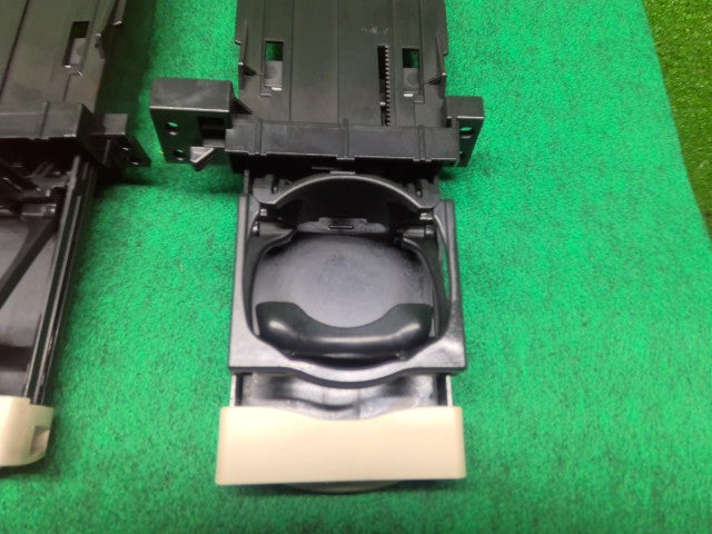 ミラココア ドリンクホルダー DBA-L685S 55618-B2290-E0 R59 自社品番260326 中古