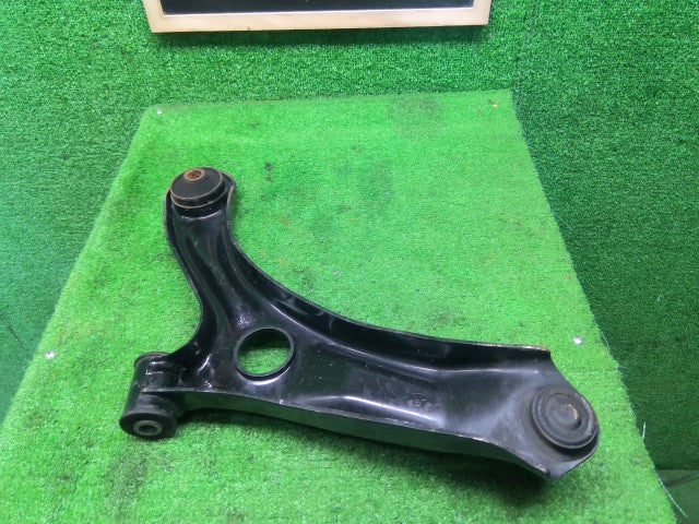 【中古】アルト DBA-HA25S 右フロントロアアーム 45201-85K10