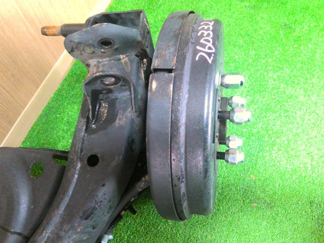 【中古】セレナ GF-PNC24 右リア ナックルハブ