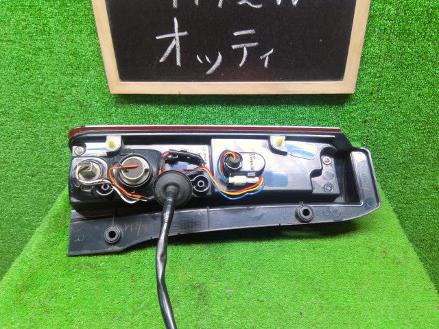 【中古】オッティ DBA-H92W 右テールランプ 26550-6A01K