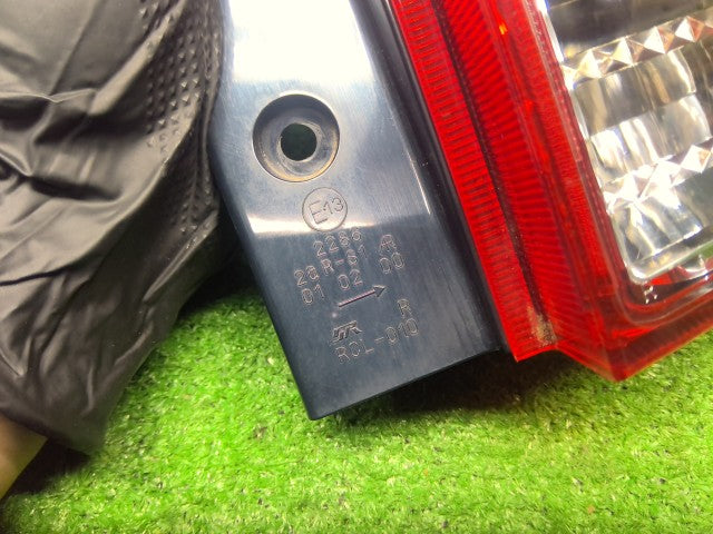 【中古】オッティ DBA-H92W 右テールランプ 26550-6A01K