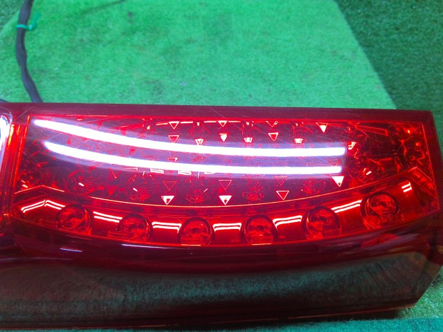 【中古】オッティ DBA-H92W 右テールランプ 26550-6A01K