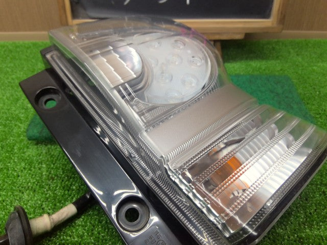 【中古】タント DBA-L375S 右テールランプ 右ブレーキランプ