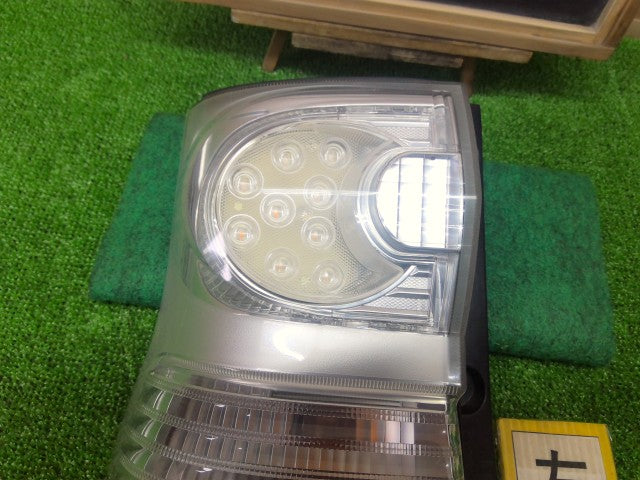 【中古】タント DBA-L375S 左テールランプ 左ブレーキランプ