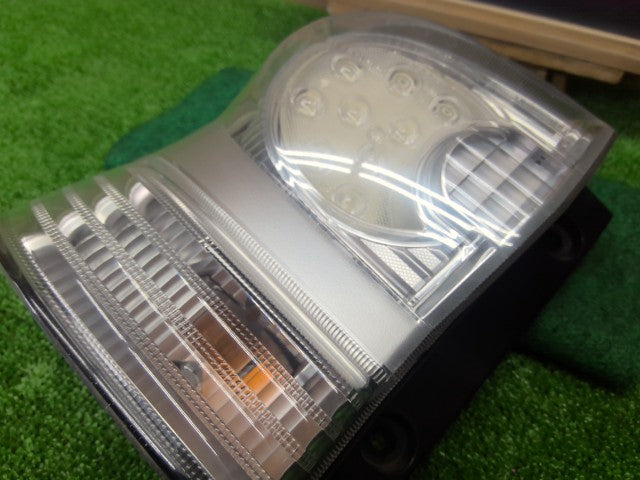 【中古】タント DBA-L375S 左テールランプ 左ブレーキランプ
