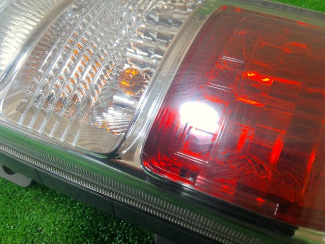 【中古】ラッシュ ABA-J210E 左テールランプ 81560-B4060